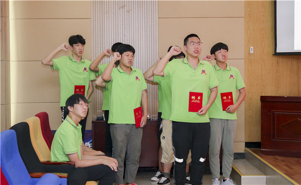 “愛(ài)與責(zé)任，賦能未來(lái)”南京新華2019級(jí)秋季新生開(kāi)班典禮隆重舉行！