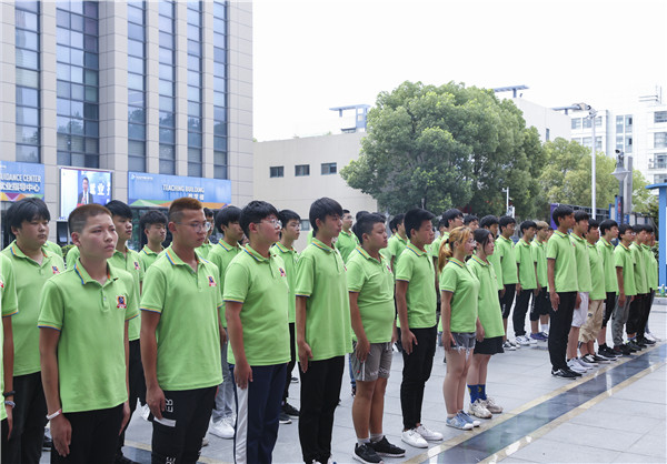 南京新華2019級新生職業(yè)素質(zhì)拓展訓(xùn)練匯報(bào)表演暨總結(jié)表彰大會(huì)順利舉行！
