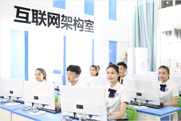 【媒體關(guān)注】為什么學(xué)互聯(lián)網(wǎng)新技術(shù)，要來新華？