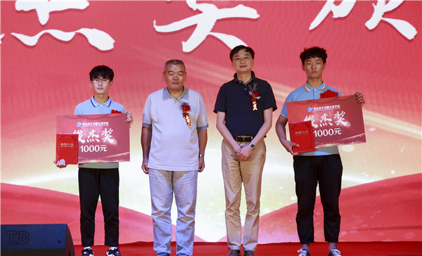 南京新華2019年新生開學(xué)典禮暨CEAC獎學(xué)金頒獎盛典隆重舉行！