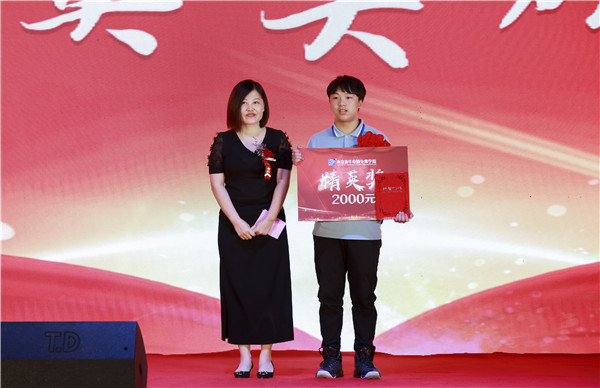 南京新華2019年新生開學(xué)典禮暨CEAC獎學(xué)金頒獎盛典隆重舉行！
