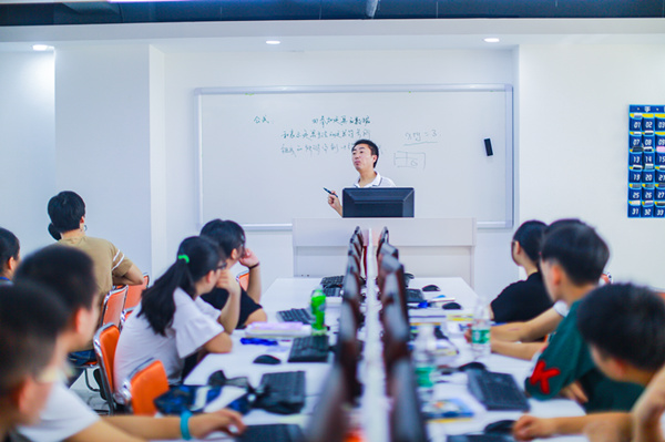 南京新華電腦的學(xué)費(fèi)多少？學(xué)費(fèi)貴么？