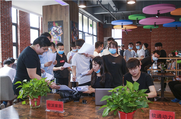 就業(yè)保障丨千企萬(wàn)崗進(jìn)校園，助力學(xué)子精準(zhǔn)就業(yè)！