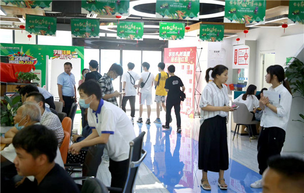好學(xué)校成就好未來(lái)，新華電腦學(xué)校正在火熱招生中……