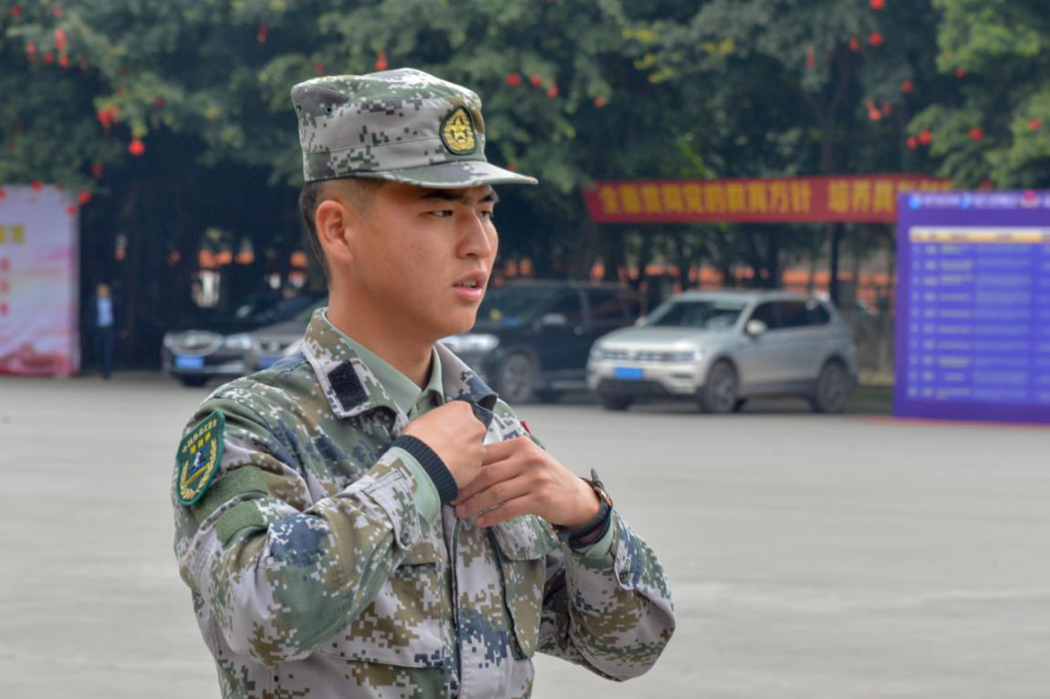 新華“三教三訓(xùn)”之軍訓(xùn)|揮灑汗水書寫迷彩青春！