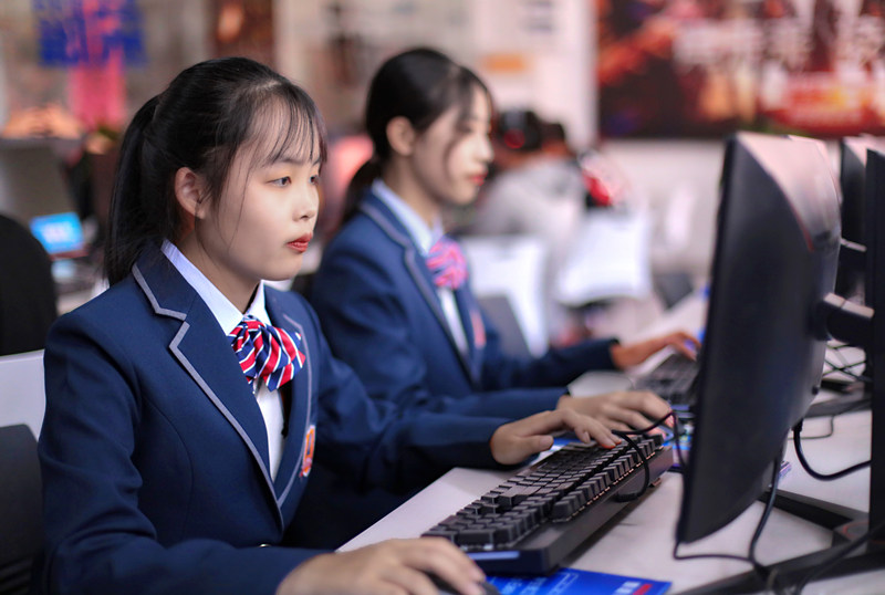 初<a href=http://njxh.cn target=_blank class=infotextkey>高中</a>女生學(xué)什么<a href=http://njxh.cn target=_blank class=infotextkey>專業(yè)</a>好？女生最吃香的互聯(lián)網(wǎng)熱門<a href=http://njxh.cn target=_blank class=infotextkey>專業(yè)</a>排名出爐！