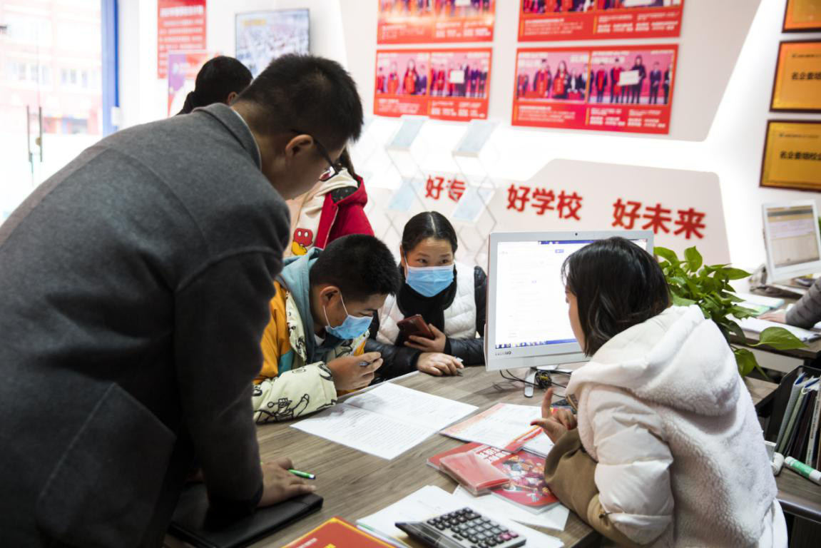 為什么總勸你來校實(shí)地考察？好學(xué)校不怕比較！