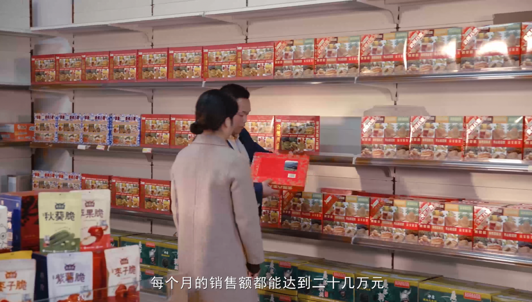 “新華電腦學(xué)校就像一座橋，把我和家鄉(xiāng)連接在一起！”