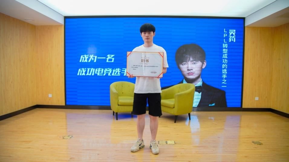 傳遞向上力量！新華電腦學?！独蠋焷砹恕?月繼續(xù)開講！