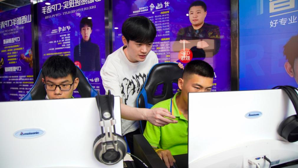 傳遞向上力量！新華電腦學?！独蠋焷砹恕?月繼續(xù)開講！