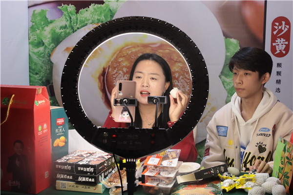 讓農(nóng)產(chǎn)品搭上“電商順風(fēng)車” 新華電腦教育以賽促教，助力鄉(xiāng)村振興
