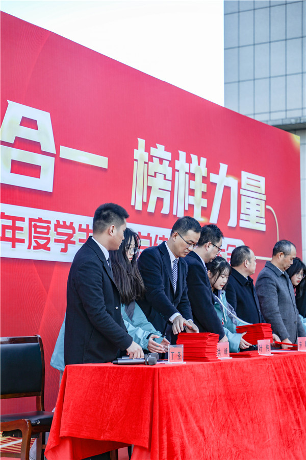知行合一，榜樣力量 —南京新華2021年度學(xué)生工作總結(jié)暨表彰大會(huì)圓滿落幕！