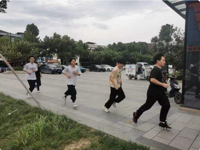 “玩轉(zhuǎn)熱愛(ài)，競(jìng)無(wú)止境”|新華互聯(lián)網(wǎng)科技2022電競(jìng)青訓(xùn)營(yíng)正式開(kāi)營(yíng)！