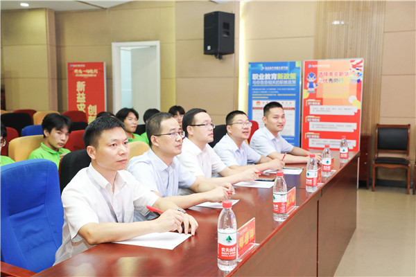 為幫助我校學(xué)生明確職業(yè)生涯規(guī)劃，確定個(gè)人職業(yè)方向，強(qiáng)化職業(yè)規(guī)劃意識，更好地樹立個(gè)人理想，2022年7月29日，南京新華電腦專修學(xué)校在學(xué)術(shù)報(bào)告廳舉行第十二屆職業(yè)生涯規(guī)劃演講大賽