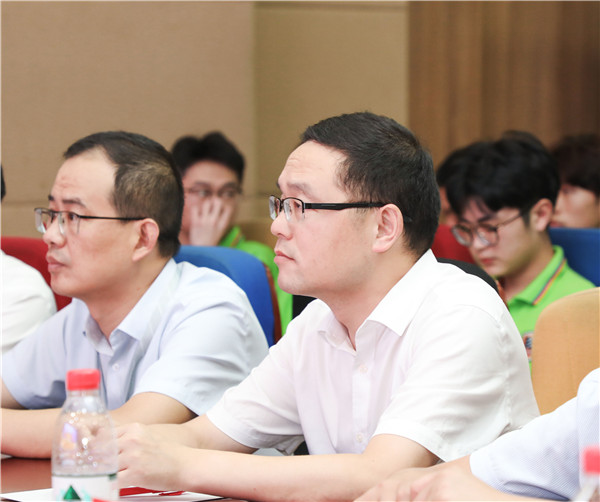 為幫助我校學(xué)生明確職業(yè)生涯規(guī)劃，確定個(gè)人職業(yè)方向，強(qiáng)化職業(yè)規(guī)劃意識，更好地樹立個(gè)人理想，2022年7月29日，南京新華電腦專修學(xué)校在學(xué)術(shù)報(bào)告廳舉行第十二屆職業(yè)生涯規(guī)劃演講大賽