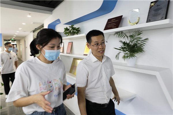 南京新華教師進(jìn)企業(yè)，為實(shí)踐教學(xué)保駕護(hù)航
