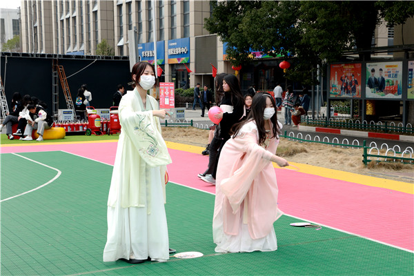 “三八”國際婦女節(jié)來臨，南京新華向所有女性致以節(jié)日最美好的祝福！
