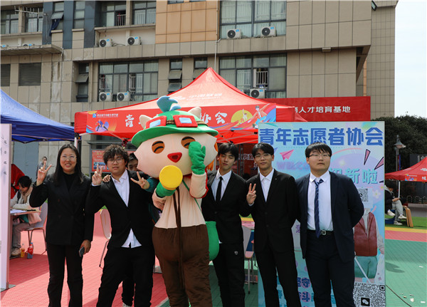 追光有“你”，歡迎“新”上人 南京新華電腦專修學校2024年春季社團招新大會順利收官