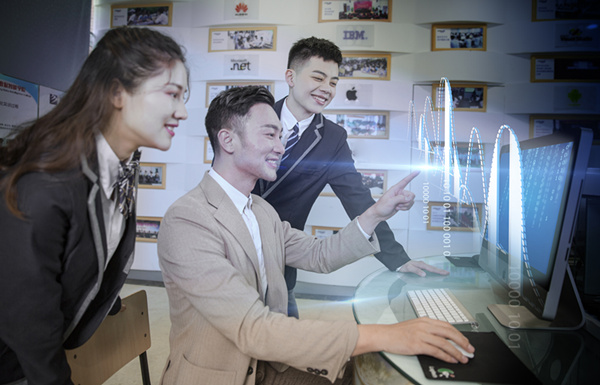 2020年學(xué)WEB前端開發(fā)專業(yè)的前景如何？