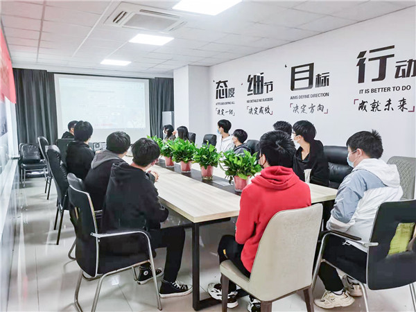 企業(yè)招聘進(jìn)校園，助力學(xué)生高質(zhì)量就業(yè)