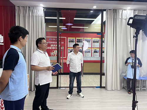 企業(yè)進(jìn)校園，真實(shí)電商直播項(xiàng)目
