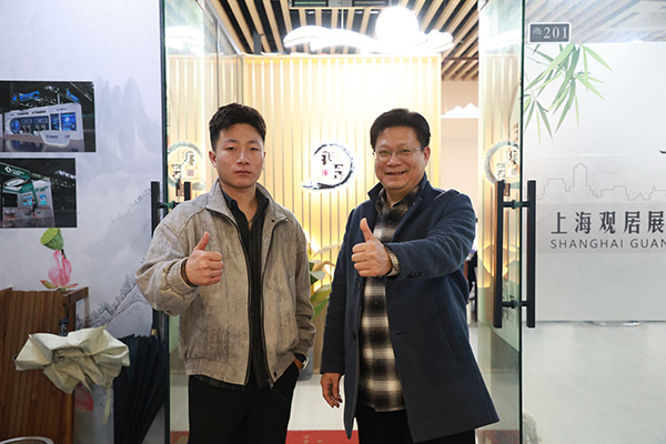 科技賦能夢想，師恩照亮前程：南京新華電腦專修學(xué)校程老師慰問成功學(xué)子許義虎