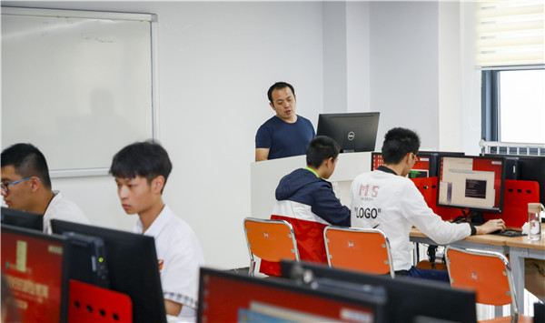 初中畢業(yè)上職業(yè)學(xué)校好么？