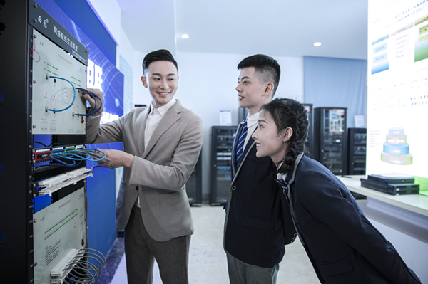 初中沒畢業(yè)學什么好？初中可以學計算機么？