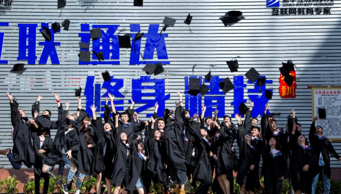媒體關(guān)注丨肩負(fù)職教強(qiáng)國重任，新華電腦學(xué)校升級“五項能力”培養(yǎng)互聯(lián)網(wǎng)高技能人才！