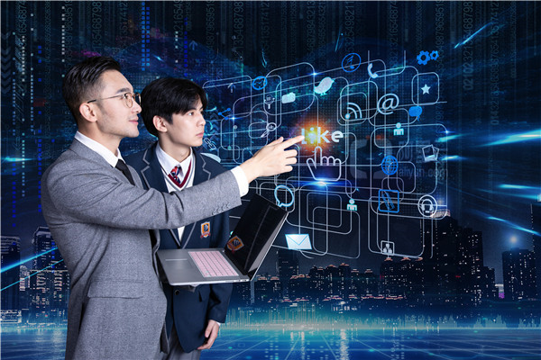 成績(jī)不理想？別擔(dān)心！高技術(shù)人才未來(lái)更吃香！