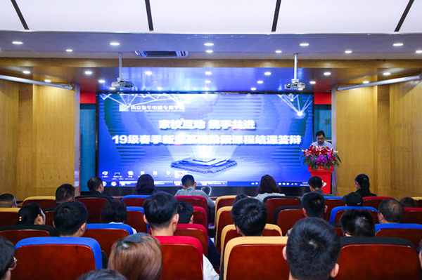 “家?；樱瑪y手共進”——2019級新生基礎(chǔ)階段課程結(jié)課答辯圓滿結(jié)束
