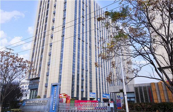 在線參觀線上報(bào)名，搶占春季班熱門專業(yè)名額！